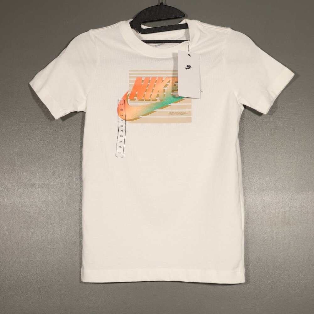 NWT Kids Nike Tee Shirt Size XS